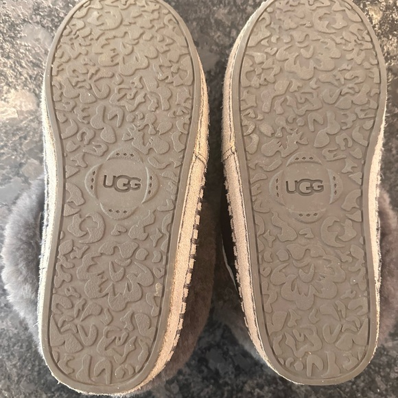 Ugh slippers - Picture 3 of 3